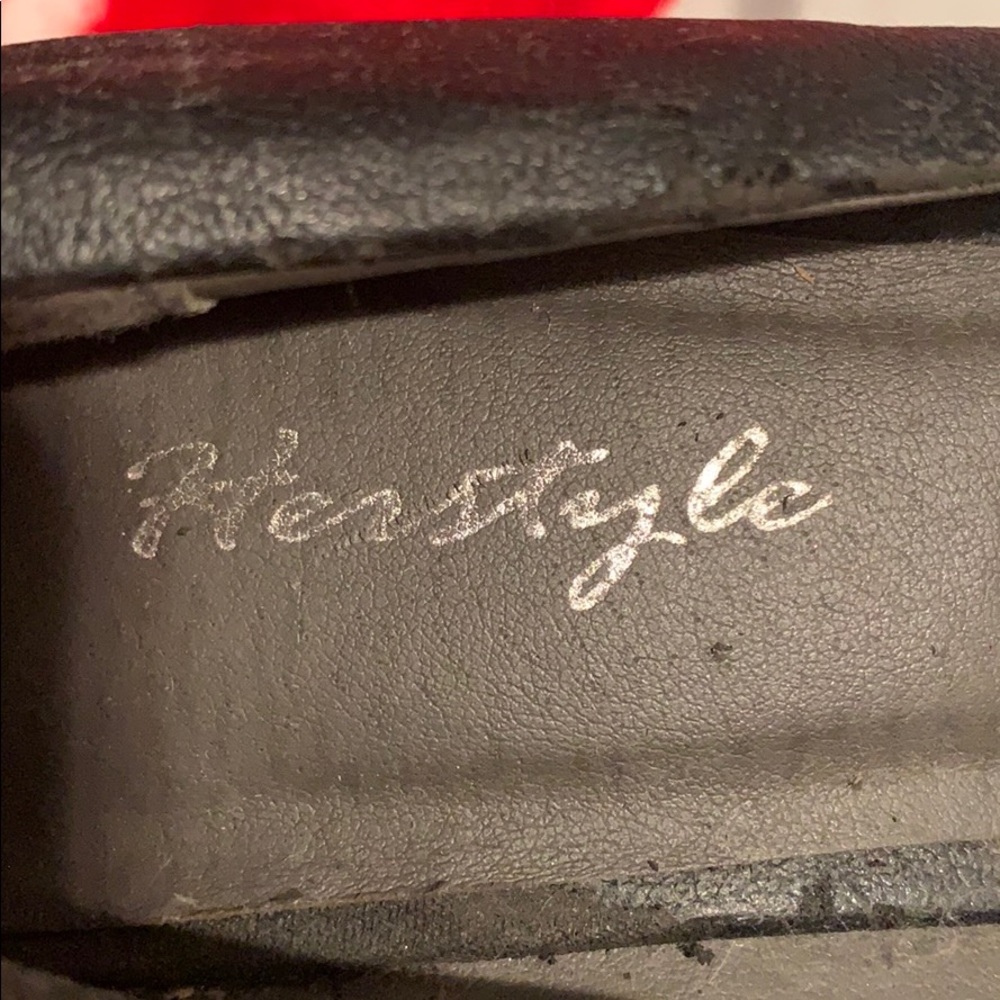 Heels - Picture 2 of 4